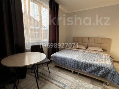 Аренда квартир посуточно в Алматы: 1-комнатная квартира · 27 м² · 2/2 этаж, Косаева 6 — Ст. метро Раимбек батыра за 13 000 〒 1-комнатная квартира · 27 м² · 2/2 этаж, Косаева 6 — Ст. метро Раимбек батыра за 13 000 〒 в Алматы, Жетысуский р-н