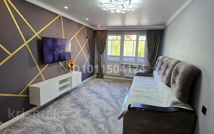 3-бөлмелі пәтер · 60 м² · 2/4 қабат, Мкр. Жетысу 27, бағасы: 20 млн ₸ в Талдыкоргане, военный городок Улан — фото 2