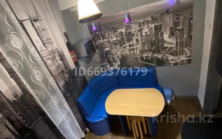2-комнатная квартира · 43 м² · 3/3 этаж, проспект Шакарима за 185 000 ₸ в Усть-Каменогорске — фото 14