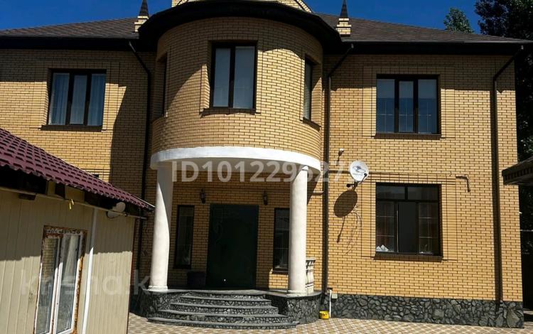 Дом · 8 комнат · 350 м², Гульдер 13 — На против Мадонны за 100 000 〒 в Актобе, мкр Авиагородок — фото 2