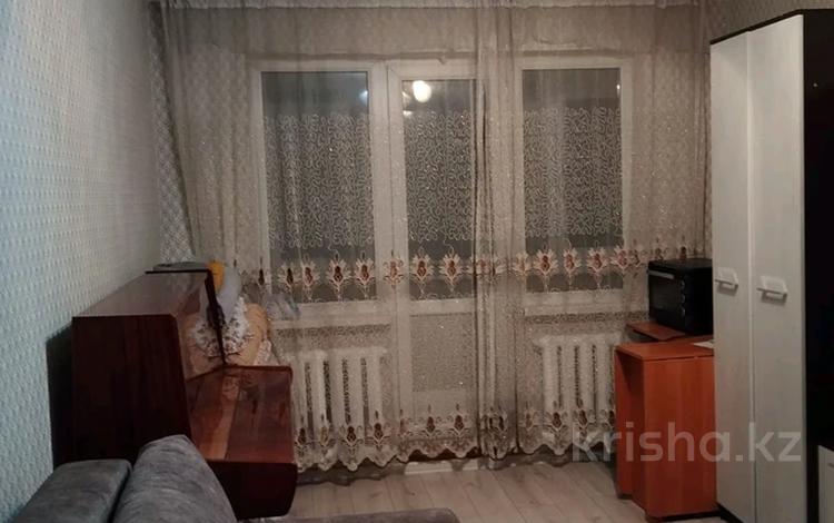 1-комнатная квартира, 32 м², 1/5 этаж помесячно, мкр Аксай-2 5 за 130 000 〒 в Алматы, Ауэзовский р-н — фото 2