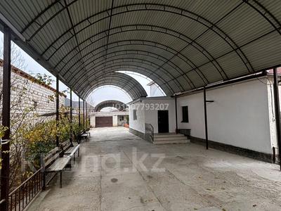 Отдельный дом · 7 комнат · 450 м² · 550 сот., Жаманкара иса 11а — Араи 2 2 коше 11а за 60 млн 〒 в Жанаозен