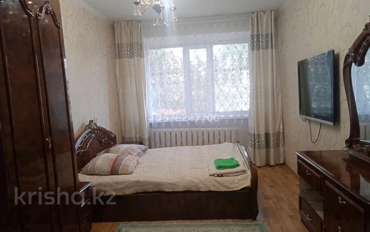 1-комнатная квартира, 38 м², 1/5 этаж посуточно, Алтынсарина 40 за 9 000 〒 в  — фото 2