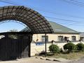Отдельный дом · 4 комнаты · 180 м² · 8 сот., мкр Самал-1, улица Халменова 49 — Рынок Самал, перекресток Рыскулова и Утегенова за 68 млн ₸ в Шымкенте, Абайский р-н