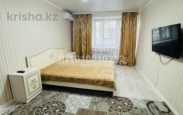 1-бөлмелі пәтер · 40 м² · 1/5 қабат, Льва Толстого 72, бағасы: 13 000 ₸ в Уральске, мкр Школьник — фото 9