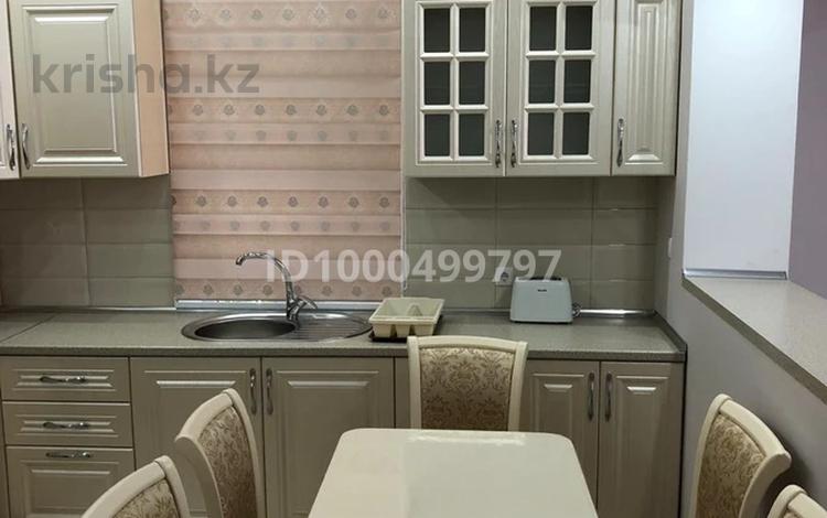 2-комнатная квартира · 87 м² · 3/3 этаж, Крупская 37 — Городской акимат. за 300 000 ₸ в Атырау — фото 2