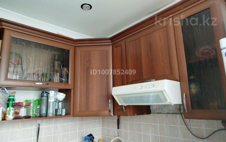 3-комнатная квартира · 49.5 м² · 5/5 этаж, Майкудук, Майкудук, мкр Восток-1 за 16 млн 〒 в Караганде, Алихана Бокейханова р-н — фото 3