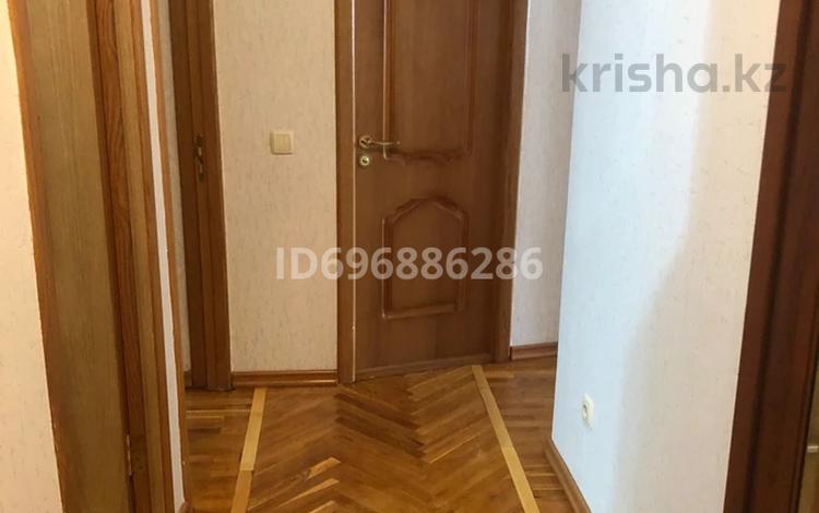 2-комнатная квартира, 56 м², 1/5 этаж помесячно, Валиханова 124