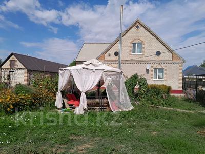 Отдельный дом · 4 комнаты · 180 м² · 12.5 сот., мкр Северо-Восток, Мкр Северо-Восток.Жазира 56 за 72 млн ₸ в Уральске