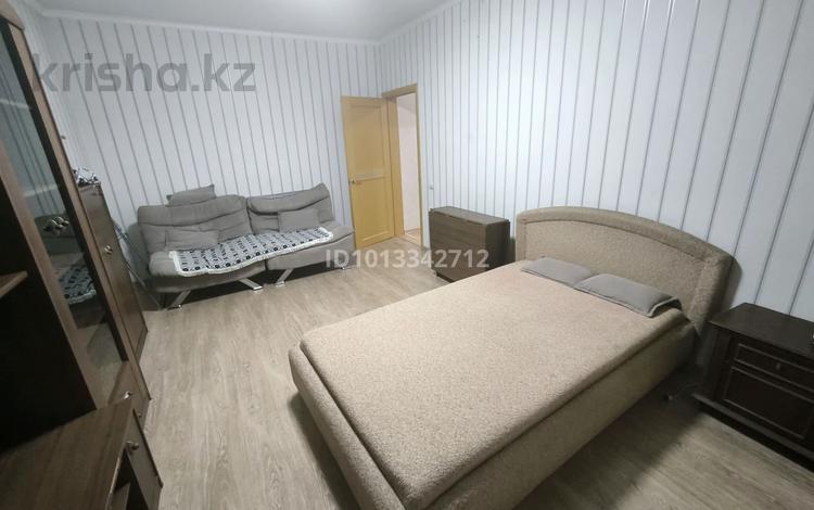 1-бөлмелі пәтер · 45 м² · 4/5 қабат, мкр Аксай-5 9, бағасы: 200 000 ₸ в Алматы, Ауэзовский р-н — фото 2