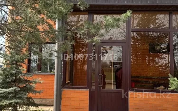 Дом · 6 комнат · 380 м², Орхон 67 — ул. Кошкарбаева - уг. ул. Абылай хана за 80 000 〒 в Астане — фото 2