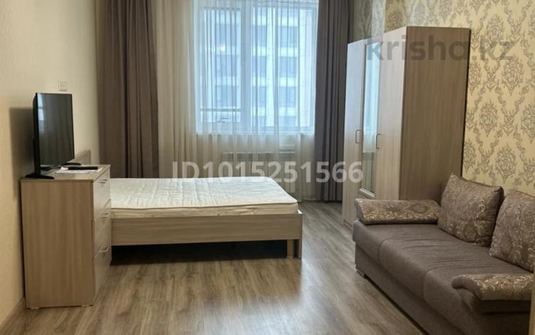 1-комнатная квартира · 44 м² · 4/9 этаж, Абикен Бектуров 1 за 250 000 ₸ в Астане, Есильский р-н — фото 2
