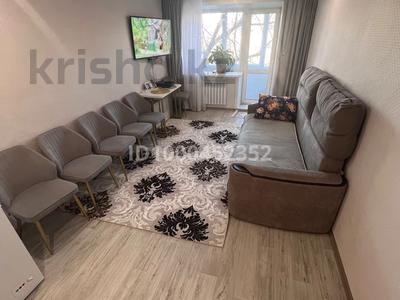 2-комнатная квартира · 55 м² · 2/5 этаж, Майкудук, 13й микрорайон 19 за 11.5 млн ₸ в Караганде, Алихана Бокейханова р-н