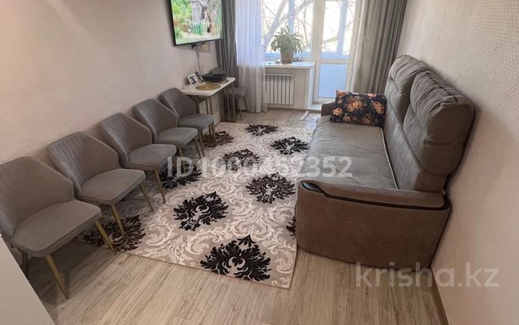 2-комнатная квартира · 55 м² · 2/5 этаж, Майкудук, 13й микрорайон 19 за 11.5 млн ₸ в Караганде, Алихана Бокейханова р-н — фото 2