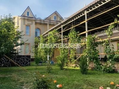 Отдельный дом · 8 комнат · 300 м² · 8 сот., Майкы Би 50 — Абая, Цон за 82 млн ₸ в Таразе