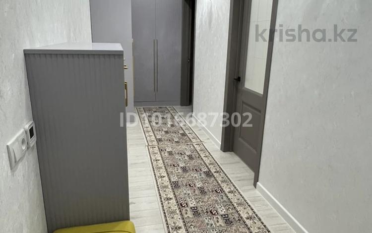 2-комнатная квартира · 70 м² · 3/9 этаж, 17-й мкр, 17-ш/а. 97 за 250 000 ₸ в Актау — фото 2