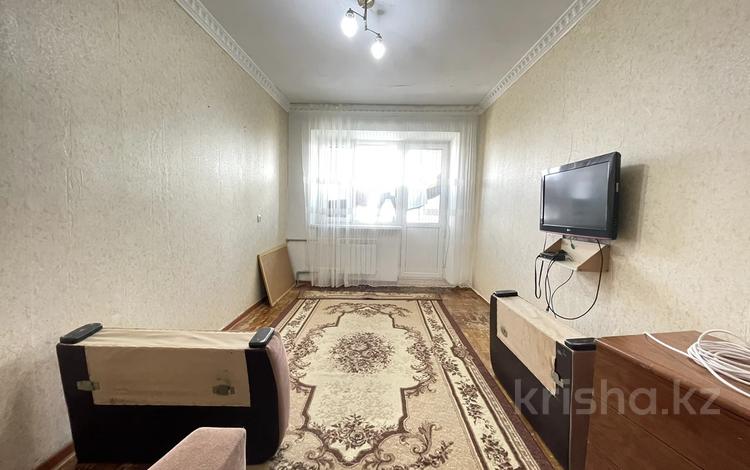 2-комнатная квартира, 42 м², 5/5 этаж, Аманжолова за 13 млн 〒 в Уральске — фото 2