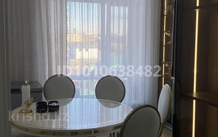 1-бөлмелі пәтер · 50 м² · 4/5 қабат, мкр. Алтын орда, Саздинское лесничество 228/41, бағасы: 24.7 млн ₸ в Актобе — фото 2