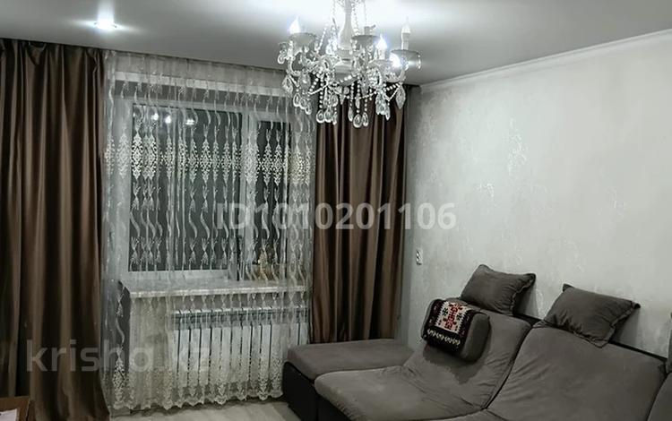 3-бөлмелі пәтер · 62.6 м² · 2/3 қабат, Пришахтинск, Кемеровская 30, бағасы: 22 млн ₸ в Караганде, Алихана Бокейханова р-н — фото 2