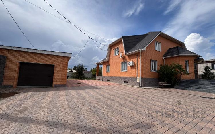 Отдельный дом · 6 комнат · 400.7 м² · 13.3 сот., Желтоксан — Центральный стадион за 160 млн 〒 в Павлодаре — фото 4