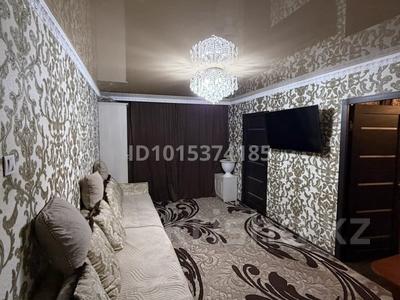 4-комнатная квартира · 60 м² · 1/5 этаж, Майкудук, 15й микрорайон 29 — парк за 16.5 млн ₸ в Караганде, Алихана Бокейханова р-н