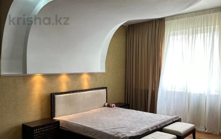 4-комнатная квартира · 225 м² · 4 этаж, Зенкова 32 за 700 000 ₸ в Алматы, Медеуский р-н — фото 2