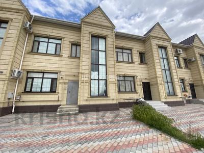 Отдельный дом · 6 комнат · 310 м² · 1 сот., Family park 5 — Обл. Мангистауская, г. Жанаозен, мкр. Мунайлы, ул. Сарбопеев Куангали, д. 2Б, кор. 2, кв. 5 за 50 млн ₸