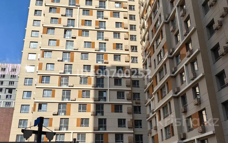 3-комнатная квартира, 80 м², 3/17 этаж, Жандосова 94А за 56 млн 〒 в Алматы, Бостандыкский р-н — фото 2