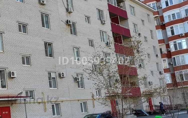 1-комнатная квартира · 49 м² · 5/5 этаж, мкр Нурсая, Т.Жумагалиев 21 за 15 млн ₸ в Атырау — фото 11