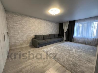 3-комнатная квартира, 92 м², 2/5 этаж, мкр Юго-Восток, Муканова 43б за 51 млн 〒 в Караганде, Казыбек би р-н