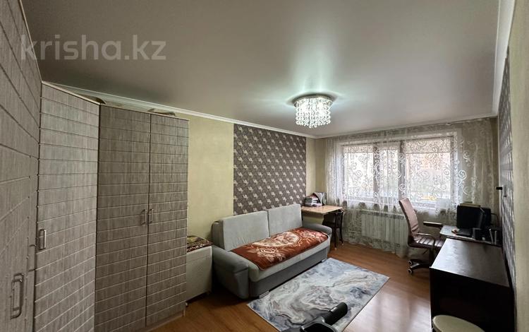 3-комнатная квартира · 61.8 м² · 5/5 этаж, мкр Юго-Восток, Муканова 6/3 — Муканова 6/3 за 21 млн ₸ в Караганде, Казыбек би р-н — фото 2