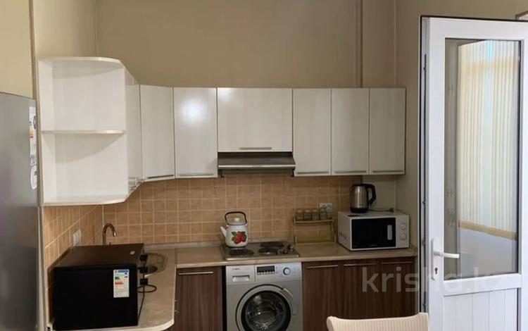 2-комнатная квартира, 70 м², 2/17 этаж помесячно, Кунаева 91