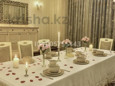 Дом · 8 комнат · 400 м², Толстого 64 за 80 000 〒 в Шымкенте, Аль-Фарабийский р-н