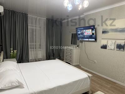2-бөлмелі пәтер · 90 м² · 8/25 қабат, мкр 11 112г, бағасы: 18 000 ₸ в Актобе