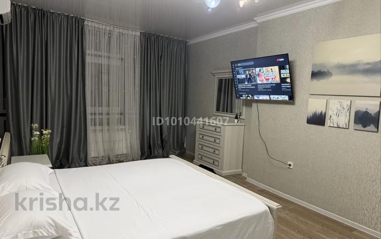 2-бөлмелі пәтер · 90 м² · 8/25 қабат, мкр 11 112г, бағасы: 18 000 ₸ в Актобе — фото 16