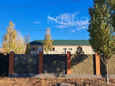 Отдельный дом · 3 комнаты · 242 м², Балбулак 38 за 300 000 〒 в Актобе, жилой массив Заречный-2