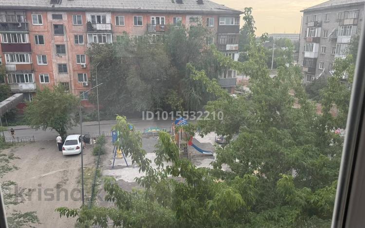 3-бөлмелі пәтер · 60 м² · 4/5 қабат, 342 квартал 15, бағасы: 23 млн ₸ в Семее — фото 2
