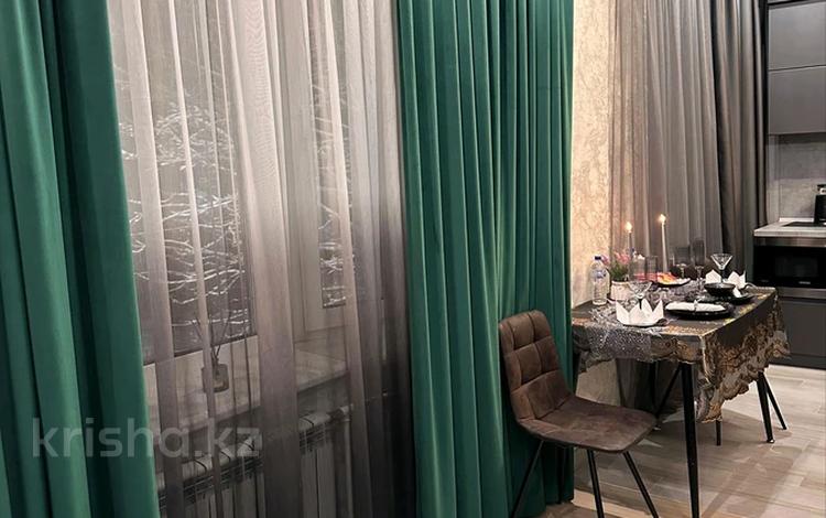 2-бөлмелі пәтер · 60 м² · 3/5 қабат, Назарбаева 45, бағасы: 3 500 ₸ в Усть-Каменогорске, Ульбинский — фото 2