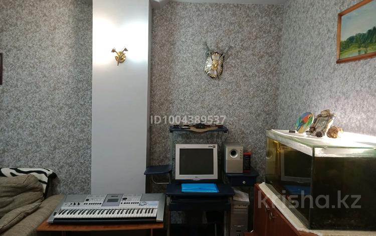 3-комнатная квартира · 62.7 м² · 2/2 этаж, Мухамеджан Тынышпаев — Напротив 22 школы за 14.5 млн ₸ в Усть-Каменогорске, Ульбинский — фото 2