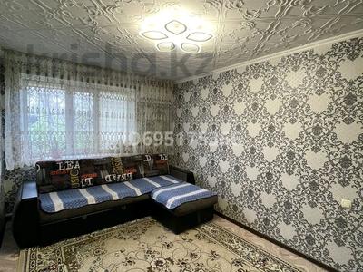 3-комнатная квартира, 60 м², 1/2 этаж, Абылайхан 241 — 8 марта за 11.5 млн 〒 в Талдыкоргане