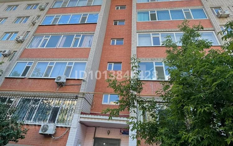 3-бөлмелі пәтер · 104 м² · 5/6 қабат, мкр. Алтын орда, Санкибай батыра 159б — Типография, бағасы: 30 млн ₸ в Актобе — фото 2