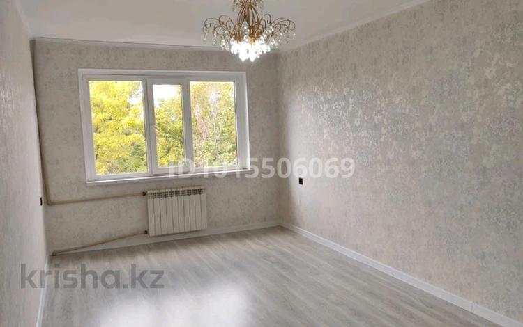 2-комнатная квартира · 60 м² · 4/5 этаж, 11-й микрорайон, Уалиханова 219а за 19.5 млн ₸ в Шымкенте, Енбекшинский р-н — фото 2