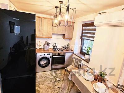 2-комнатная квартира · 45 м² · 3/3 этаж, Абая — ул. Заманбека Батталханова за 400 000 ₸ в 