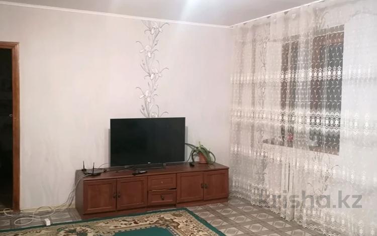 3-бөлмелі пәтер, 90 м², 4/10 қабат ай сайын, мкр Жилгородок — Тургенева, бағасы: 130 000 〒 в Актобе, мкр Жилгородок — фото 2