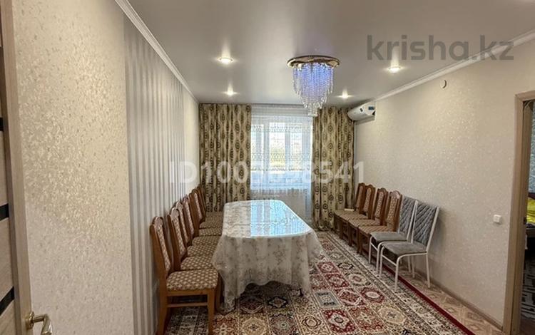 5-комнатная квартира · 100.9 м² · 2/5 этаж, Камзина 12 за 28 млн 〒 в Аксу — фото 2