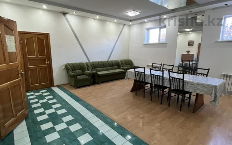 Свободное назначение, офисы, салоны красоты, бани, гостиницы и зоны отдыха, фитнес и спорт, образование, кабинеты и рабочие места · 705 м² за 500 000 〒 в Талдыкоргане — фото 48