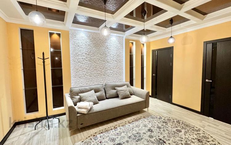 2-комнатная квартира · 55 м² · 7/9 этаж, мкр Нурсая, Таумуш Жумагалиев 15 за 17 000 ₸ в Атырау — фото 2