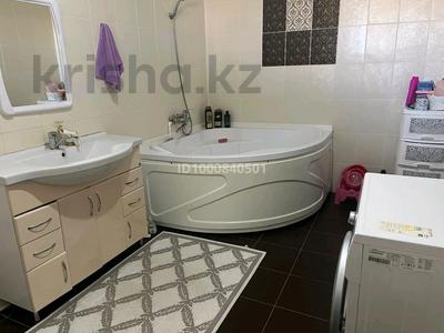 Отдельный дом · 5 комнат · 190 м² · 10 сот., мкр Самал, Ағжан Машанов 34 за 65 млн 〒 в Атырау