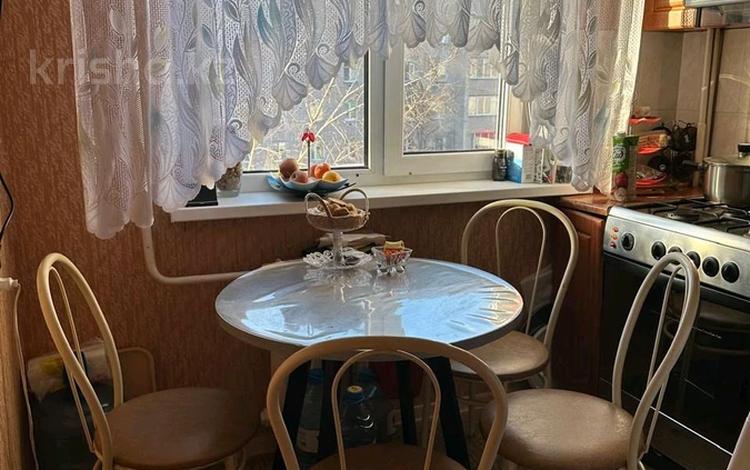 2-бөлмелі пәтер · 48 м² · 4/5 қабат, Валиханова 34 — р-н Изюминки, бағасы: 16.3 млн ₸ в Петропавловске — фото 2