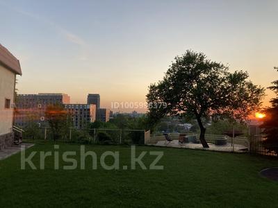 Отдельный дом · 4 комнаты · 435 м² · 10 сот., мкр Коктобе, Домбыра 36 за 380 млн 〒 в Алматы, Медеуский р-н